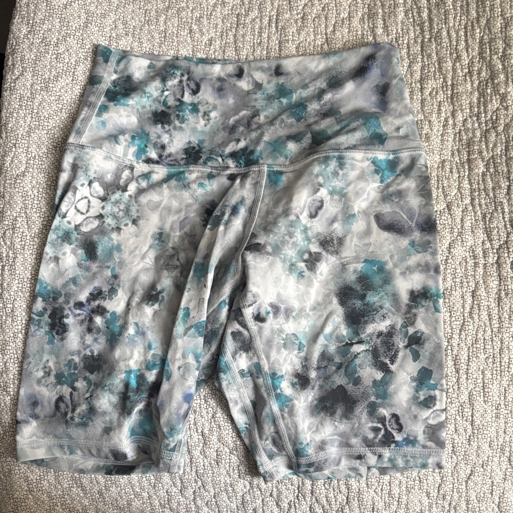 lululemon athletica Gray and Blue Patterned Bike Shorts